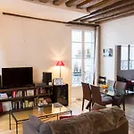 Charming Accommodation Near The Marais & Louvre